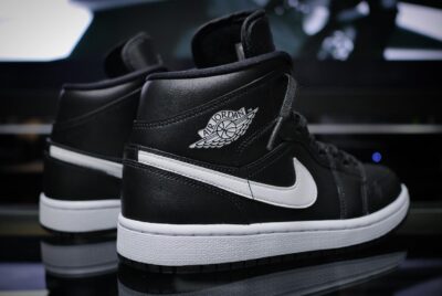 Giày Nike Air Jordan 1 Mid Wmns 'Black White' BQ6472-011 - Ảnh 7