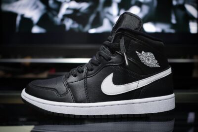 Giày Nike Air Jordan 1 Mid Wmns 'Black White' BQ6472-011 - Ảnh 5