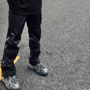 Dép Adidas Yeezy Foam RNR Onyx 'Black' HP8739 - Ảnh 5
