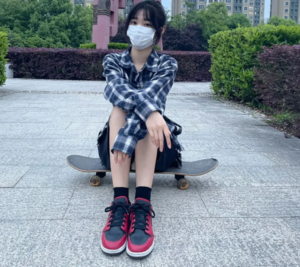 Giày Nike Air Jordan 1 Low GS 'Reverse Bred' 553560-605 - Ảnh 2