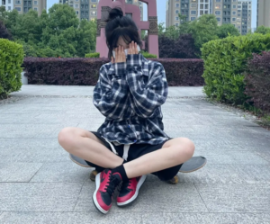 Giày Nike Air Jordan 1 Low GS 'Reverse Bred' 553560-605 - Ảnh 3