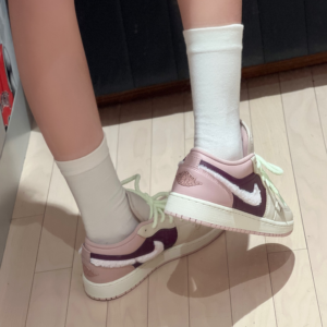 Giay Nike Air Jordan 1 Low SE GS 'Fur Swoosh' FZ3928-200